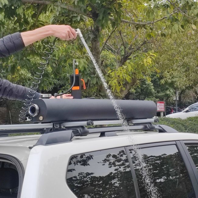 Rooftop tent with panoラムic windows open