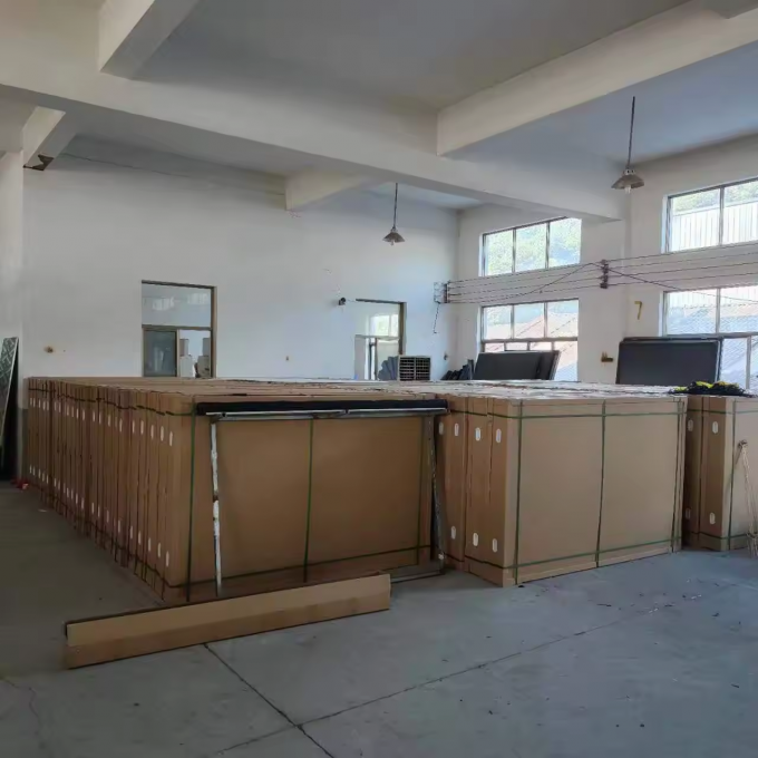 Tent packaging with wooden fラムe